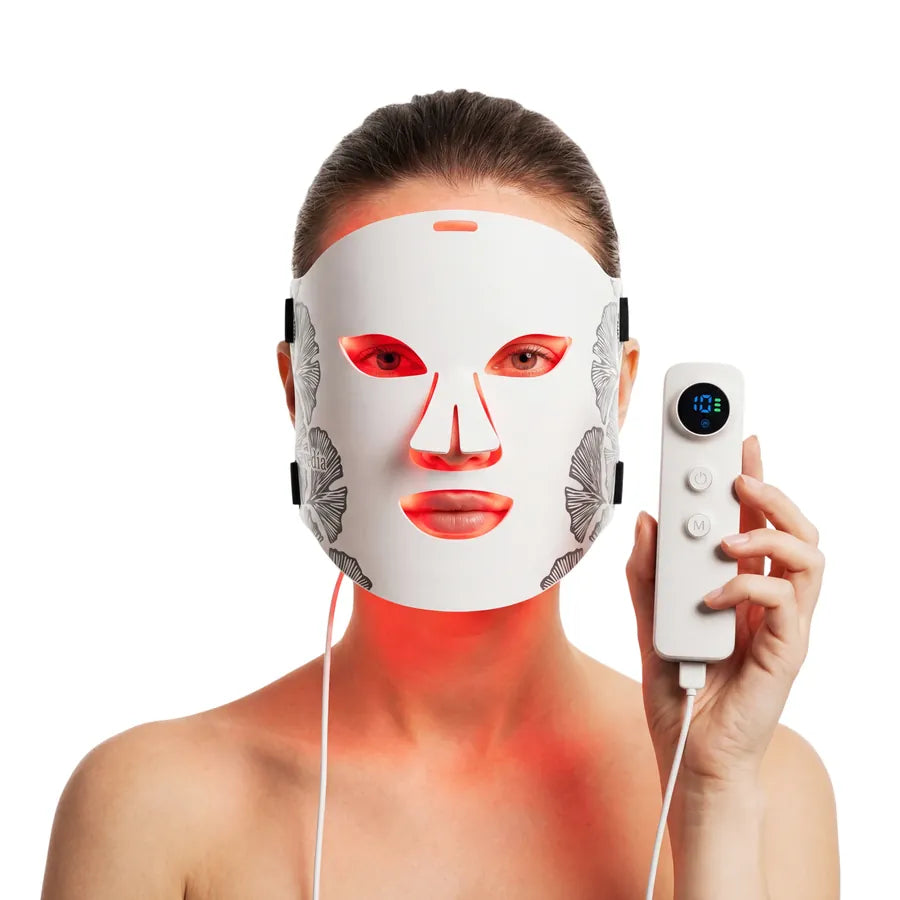 Model using the Evedia ION LED Mask with controller